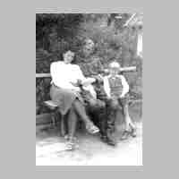 032-0032 Wilhelm Rehagel mit Ehefrau Lottina und Sohn Georg.jpg
